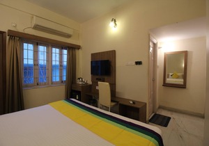 Deluxe AC Room at Anamitra Guest House #5