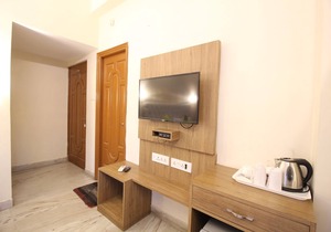 Deluxe AC Room w/Balcony at Anamitra Guest House #2
