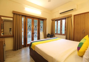 Deluxe AC Room w/Balcony at Anamitra Guest House #2