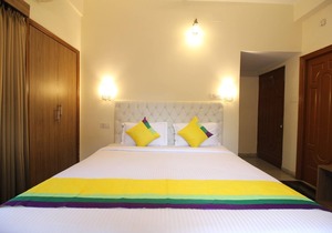 Deluxe AC Room w/Balcony at Anamitra Guest House #3