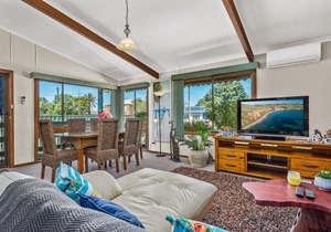 Footprints in the Sand, Silver Sands Beach House