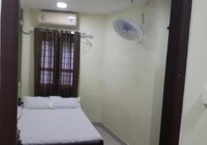 HAQANI TOURIST HOME