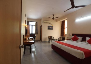 Hotel Saaket Residency