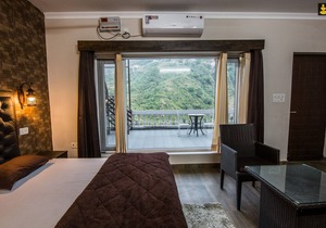 LivingStone Riverside Hills Resort Suite Room
