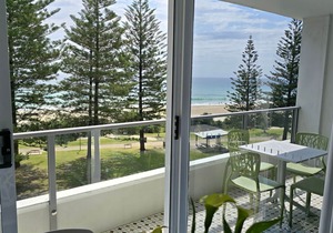 Rainbow Pacific Unit 12 - Beachfront unit a great spot for a family beach holiday with Wi-Fi Inc.