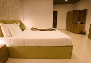 Room in Lodge - Oakwood 302 - Elegant Private Room With Balcony at Landour, Mussoorie