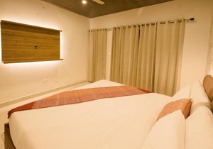 Room in Lodge - Oakwood 301 - Elegant Private Room With Balcony at Landour, Mussoorie