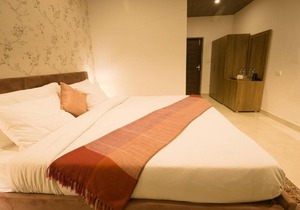 Room in Lodge - Oakwood 301 - Elegant Private Room With Balcony at Landour, Mussoorie
