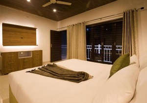 Room in Lodge - Oakwood 302 - Elegant Private Room With Balcony at Landour, Mussoorie
