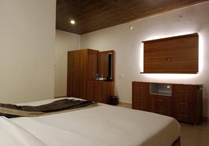 Room in Lodge - Oakwood 302 - Elegant Private Room With Balcony at Landour, Mussoorie