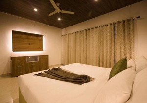 Room in Lodge - Oakwood 302 - Elegant Private Room With Balcony at Landour, Mussoorie