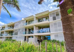 Unit 101 Plantation Resort - Rainbow Beach. Plantation Resort. Second Floor. Aircon. Pool. Spa.Wifi