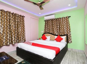 Oyo Red Velvet Inn | Chinar Park