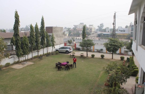 Bharatpur Hotel | 102 m² Hotel ∙ 2 guests