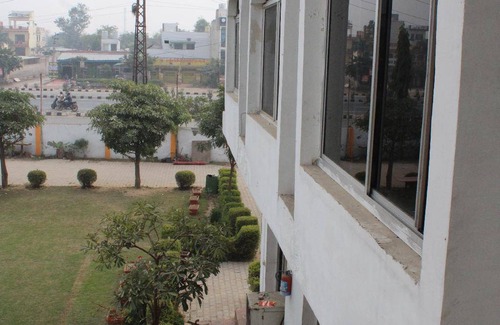 Bharatpur Hotel | 102 m² Hotel ∙ 2 guests