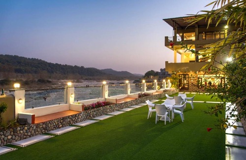 Dhikuli Hotel | 150 m² Hotel ∙ 4 guests