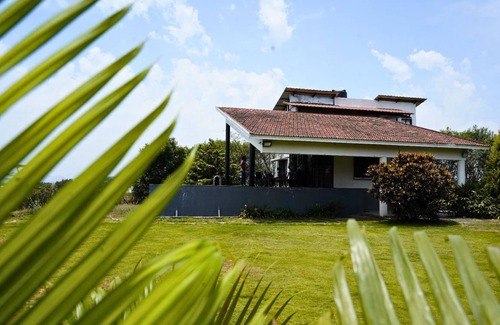 Nashik Resort | 1500 m² Resort ∙ 4 bedrooms ∙ 12 guests
