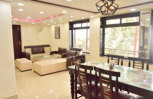 The Mall Road House | 192 m² House ∙ 4 bedrooms ∙ 8 guests