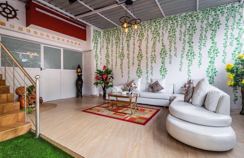 Kandivali East House | 200 m² House ∙ 1 bedroom ∙ 3 guests