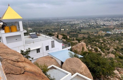 Kolar House | 250 m² House ∙ 2 guests