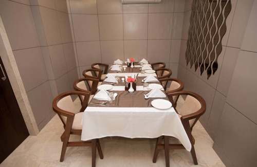Mira Road East Hotel | 310 m² Hotel ∙ 3 guests