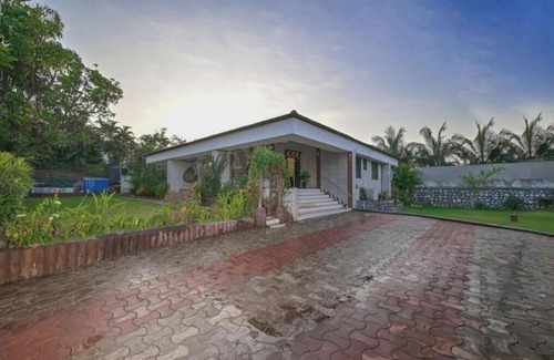 Lonavala Villa | 4 BHK Garden Villa w Pool & Lawn in Lonavla