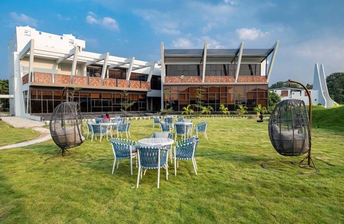 Navadvipa Hotel | 650 m² Hotel ∙ 5 guests