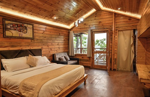 Lansdowne Hostel | Aavaas Hill Resort