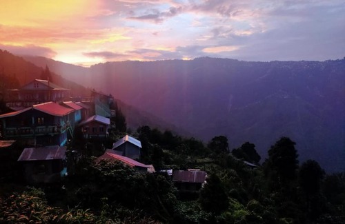 Lebong and Mineral Spring Tea Garden House | Ahans Homestay by StayApart