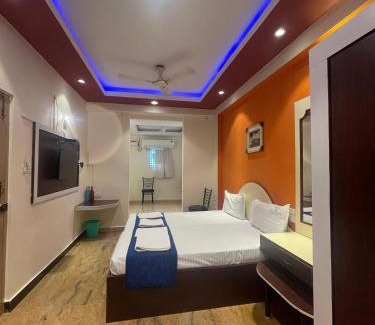 Kanchipuram Hotel | AKG Lodge