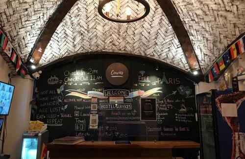 Wellington Pier Hostel | Backpacker Cowies