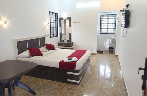 Yercaud Hotel | BLUEBELL HOLIDAY INN
