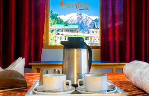 Old Manali Hostel | Bonfire RishApple