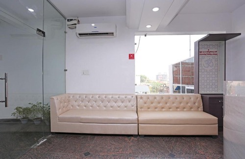 Gomti Nagar Hotel | Capital O 10060 Hotel The Leaf