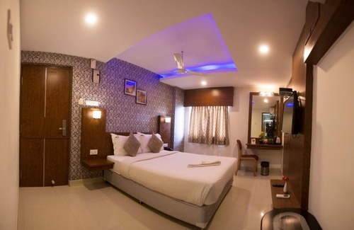 Porur Hotel | De Castle Inn