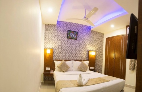 Porur Hotel | De Castle Inn