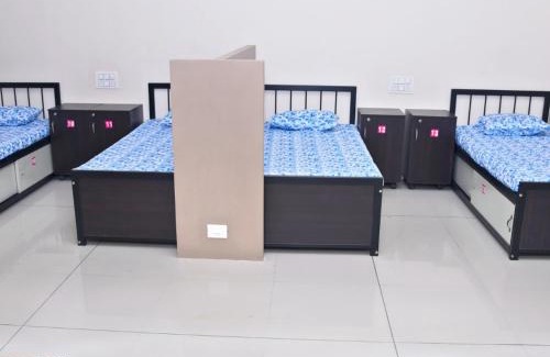 Kolhapur Hostel | Dwarka Yatri Niwas
