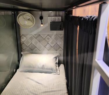 Goregaon West Hostel | Ekta Dormitory AC Premium