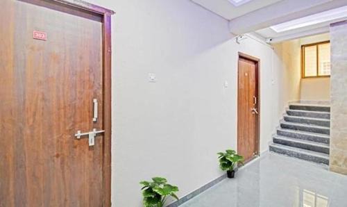 Phase 1 Hotel | FabExpress White House I