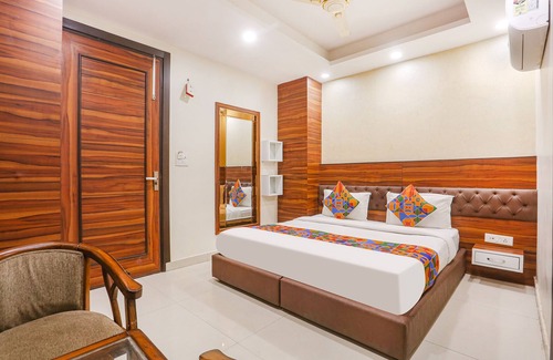 Janakpuri Hotel | Fabhotel Gold Inn