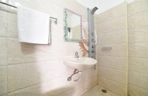 HITEC City House | Hitech Shilparamam Guest House