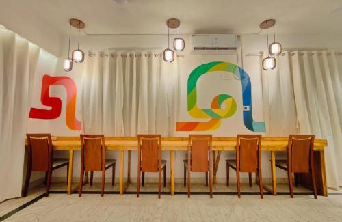 Yerawada Hostel | HOSHTEL99 - LUX - Stay, Cowork and Cafe - Luxurious Twin Bungalow