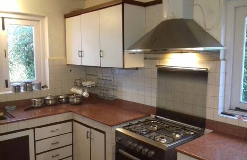 Coonoor Apartment | Hospitality Expert Royston: BBQ, Bonfire & Chef