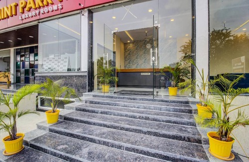 Farooq Nagar Hotel | Hotel ∙ 3 guests