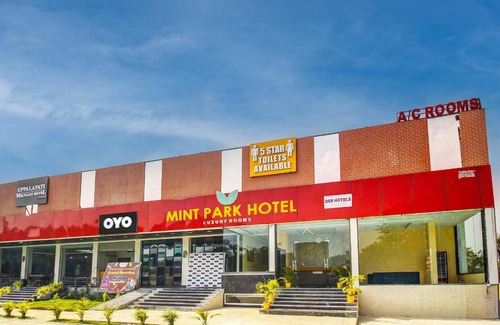 Farooq Nagar Hotel | Hotel ∙ 3 guests