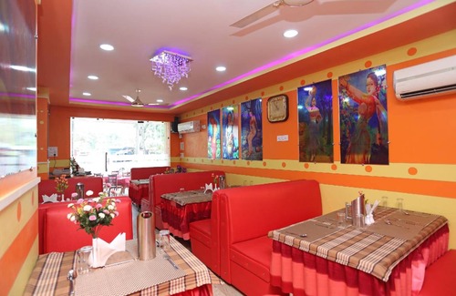 Asansol Hotel | Hotel ∙ 3 guests