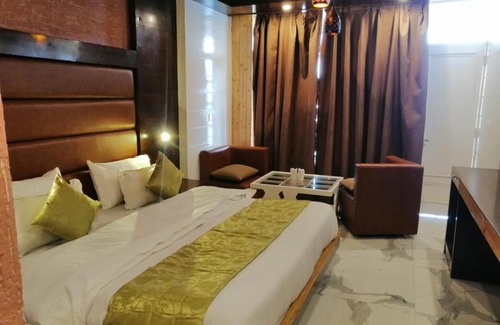 The Mall Road Hotel | Hotel Atithi, Near Yes Bank, Mall Road, Mussoorie