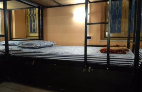 Ballygunge Hostel | Hotel Bengal -100m from Park Circus 7 Point