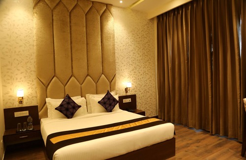 Dera Bassi Hotel | Hotel Blue Sapphire