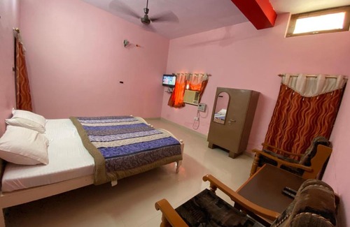 Orchha Hotel | Hotel Shri Mahant Orchha 5 mint Walking from Ram Raja Temple